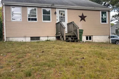 18 Buzzards Bay Dr 1