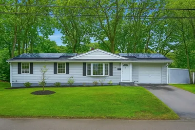 86 Jeannine Rd 1