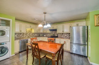 144 Hart Street #15