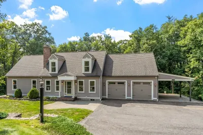 52 Meadow Rd