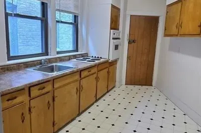 1390 Beacon #8