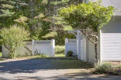 208 Dutton Road 1