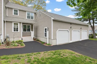 204 Laurelwood Dr #204
