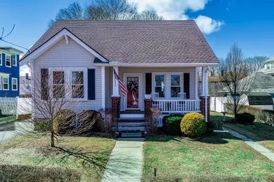 7 Lansing Ave