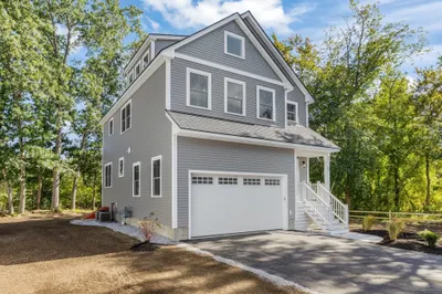 48 Beach Rd 1