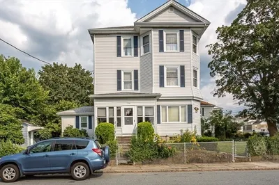 156 Bowen St 1