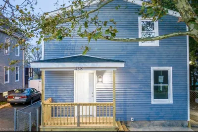 438 Summer St 1