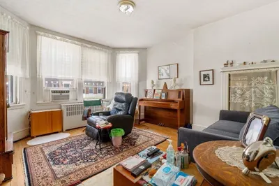 6 Colborne Rd #1