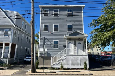 58 Robin St #2 1