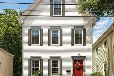 51 Hanson St
