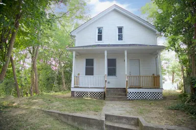 30 Dorr Ave 1