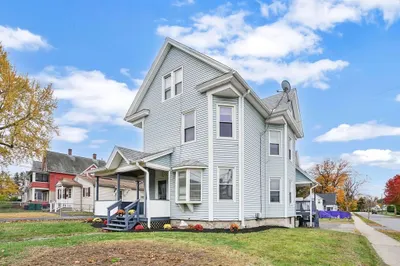 528 Broadway St 1