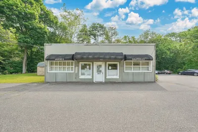 1443 Main St