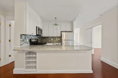 85 East India Row #10G 1
