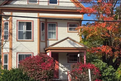 552 Main St #3 1