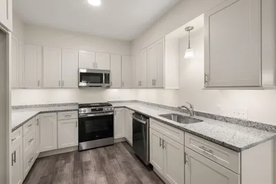 10 Franklin Ave #406