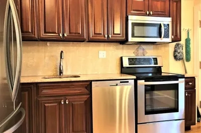 61 Thatcher Street #2A