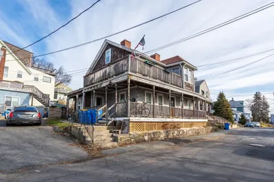 35 Siren St