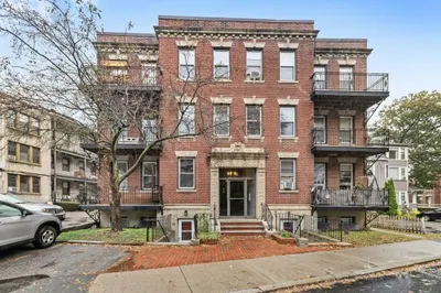 8 Kinross Rd #2