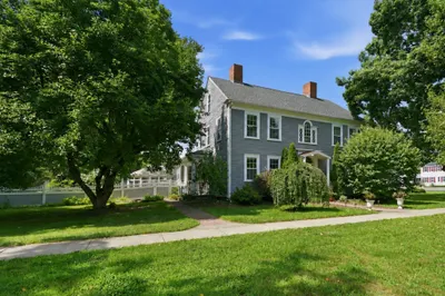 724-726 Main St 1