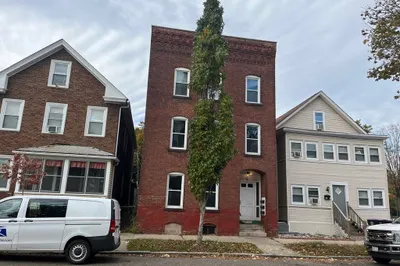 53 Pine St 1
