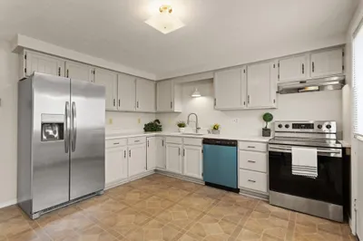 55 Swan Ave #55 1
