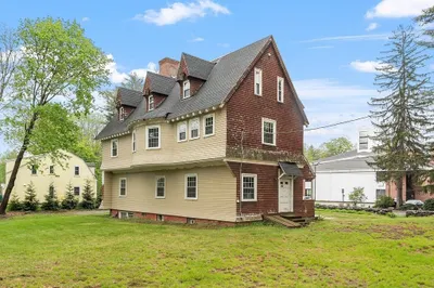 375 Main St 1