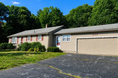 1282 Quaker St 1