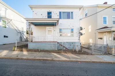 100 Cash St 1
