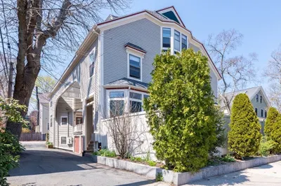 15 RoBerts Rd #B