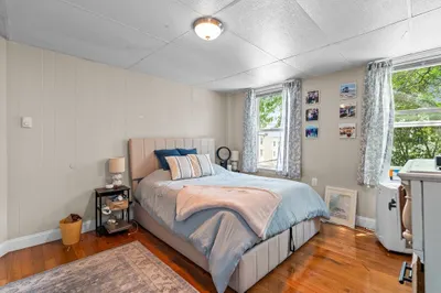 54 Cottage St #4