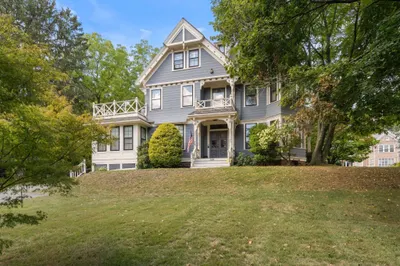105 Pleasant St #2 1