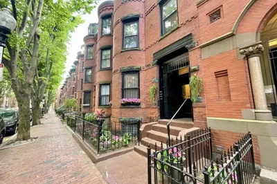 24 Wellington St #2