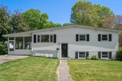 6 Rosenfeld Rd 1