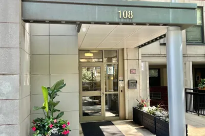 108 Peterborough St #4H 1