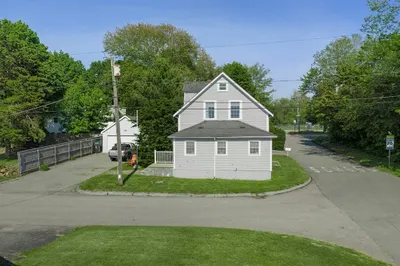 32 Mohill Ave