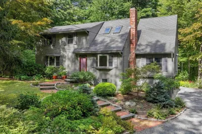 52 W Elm St 1