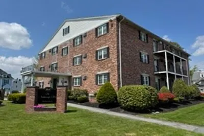 305 Pine St #12 1