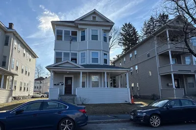 176 Russell St 1