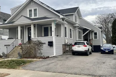 26 Sylvan St
