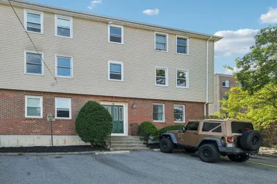 25 Rockland St #3