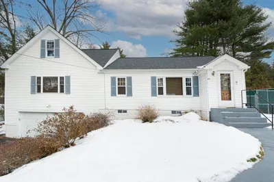 49 Pleasant St 1