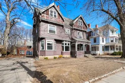 212 Aspinwall Ave 1