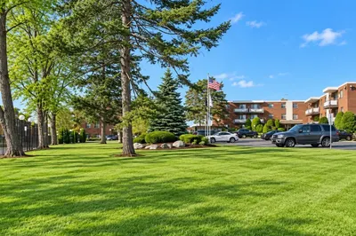 200 Governors Dr #19 1