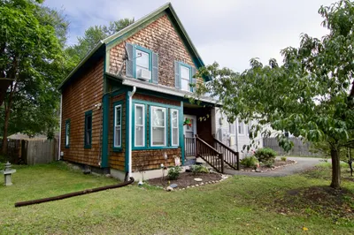 35 Thayer Ave 1