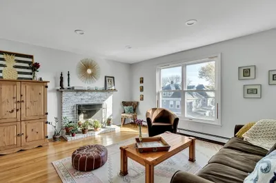 32 Saint Marks Rd #3