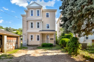 73 Weetamoe St