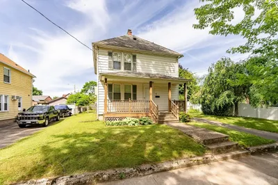 98 Narragansett Blvd 1