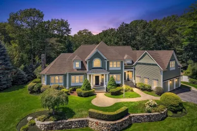 2 Goldman Cir 1