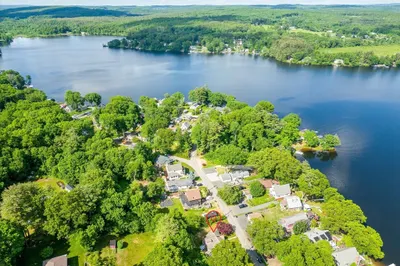 96 Lakeshore Dr 1